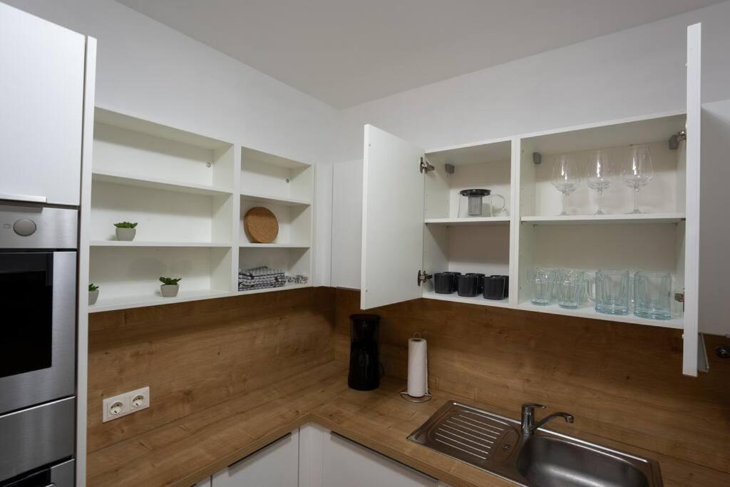 Apartamento Huge Flat With Terrace & Parking And 3 Bed Viena