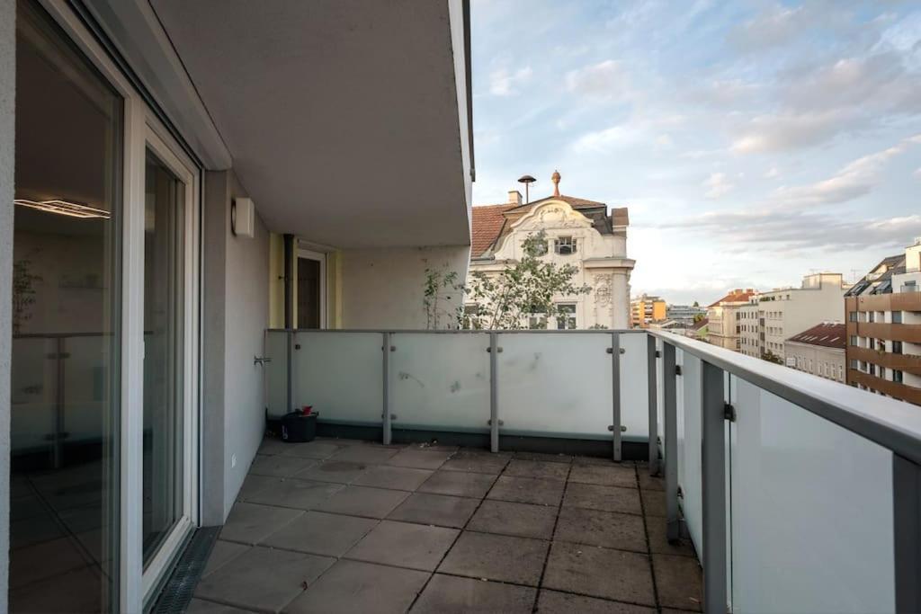 Apartamento Huge Flat With Terrace & Parking And 3 Bed *