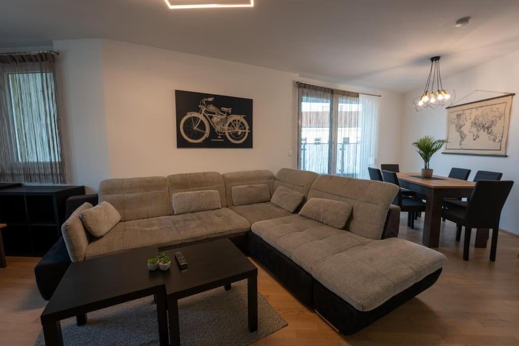 Huge Flat With Terrace & Parking And 3 Bed Apartamento *
