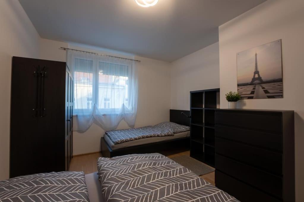Huge Flat With Terrace & Parking And 3 Bed * Viena