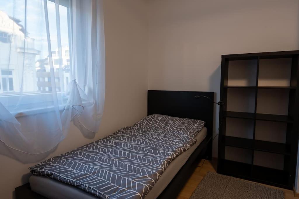 Huge Flat With Terrace & Parking And 3 Bed Apartamento