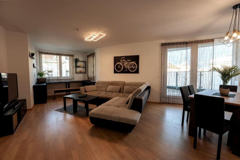 Apartamento Huge Flat With Terrace & Parking And 3 Bed Viena