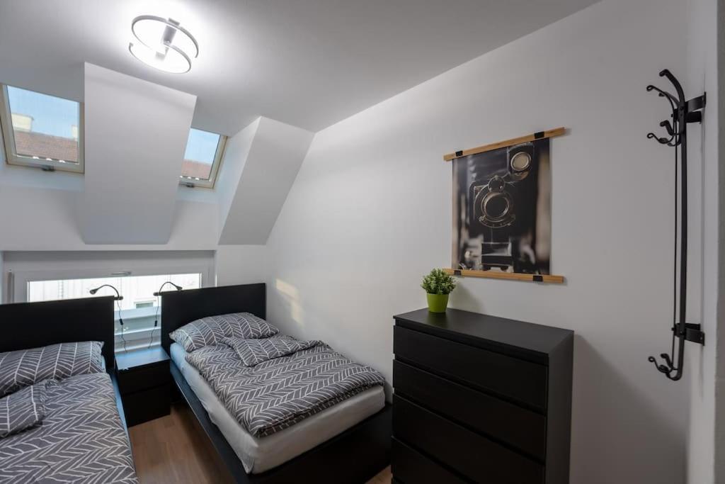Huge Flat With Terrace & Parking And 3 Bed * Viena