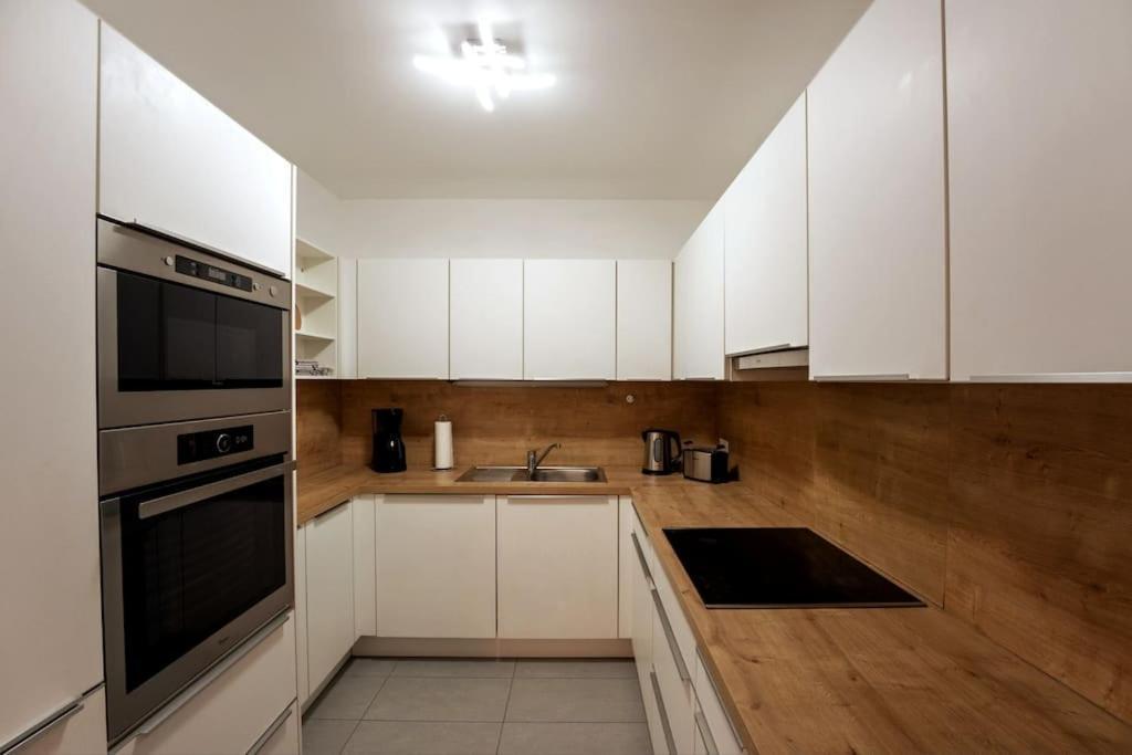 Huge Flat With Terrace & Parking And 3 Bed Apartamento