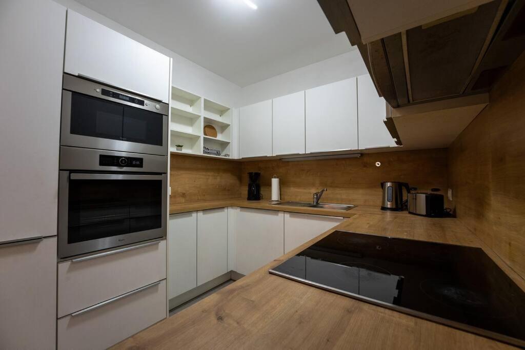 Apartamento Huge Flat With Terrace & Parking And 3 Bed *
