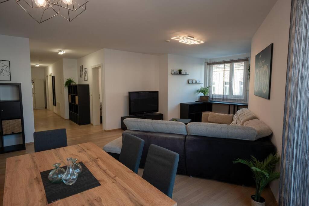 Huge Flat With Terrace & Parking And 3 Bed Apartamento *