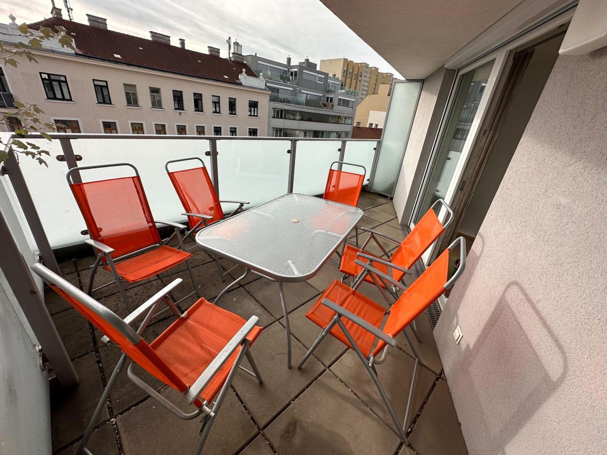 Huge Flat With Terrace & Parking And 3 Bed Viena