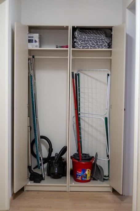 Apartament Huge Flat With Terrace & Parking And 3 Bed